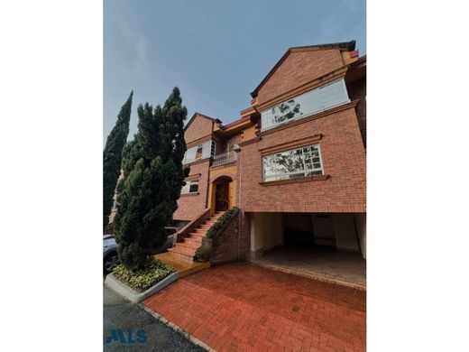 منزل ﻓﻲ Envigado, Departamento de Antioquia