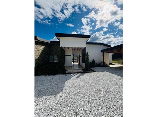 منزل ريفي ﻓﻲ La Ceja, Departamento de Antioquia