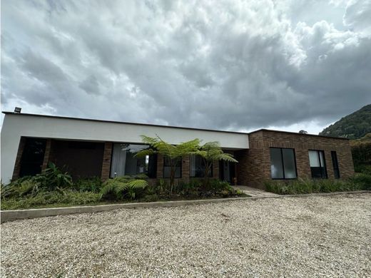 컨트리하우스 / La Ceja, Departamento de Antioquia