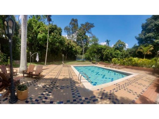 ﻣﻨﺰﻝ ﺭﻳﻔﻲ/ ﺑﻴﺖ ﻤﺰﺭﻋﺔ ﻓﻲ Copacabana, Departamento de Antioquia