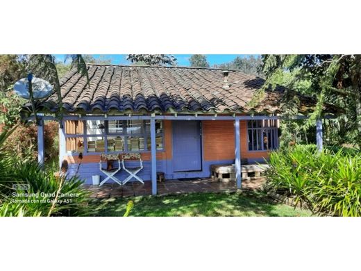 Envigado, Departamento de Antioquiaのカントリー風またはファームハウス