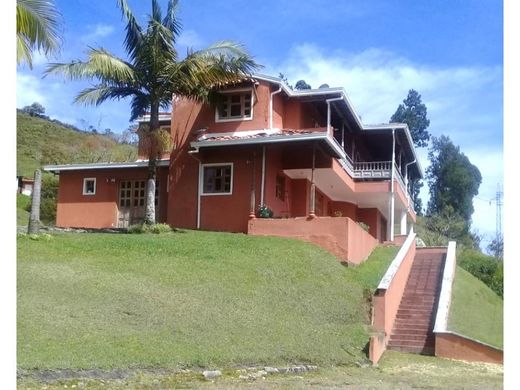 El Peñol, Yarumalのカントリー風またはファームハウス