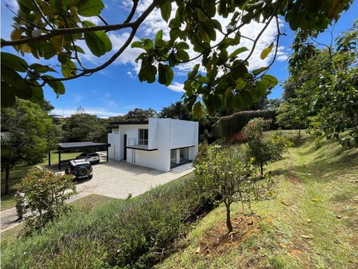 منزل ريفي ﻓﻲ Envigado, Departamento de Antioquia