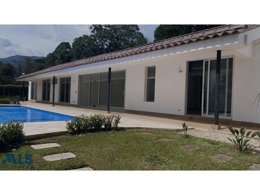 منزل ريفي ﻓﻲ Envigado, Departamento de Antioquia