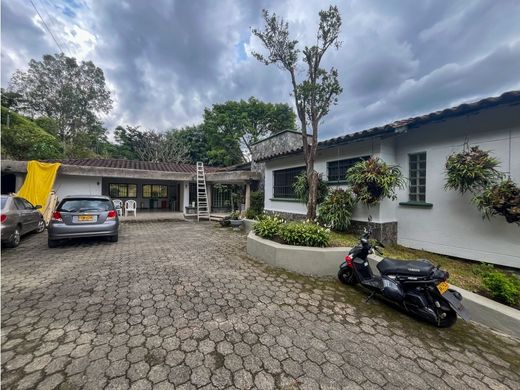 컨트리하우스 / Envigado, Departamento de Antioquia