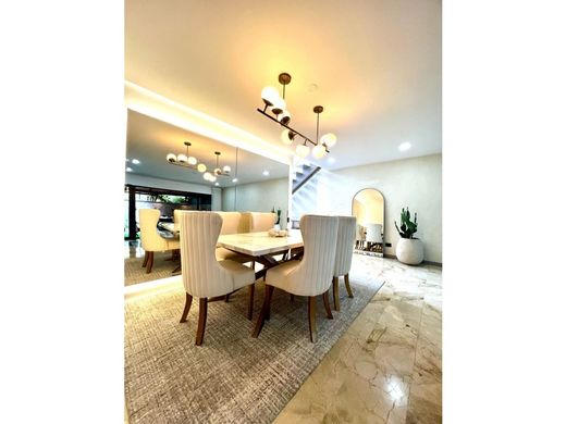 Πολυτελή κατοικία σε Μεδεγίν, Medellín