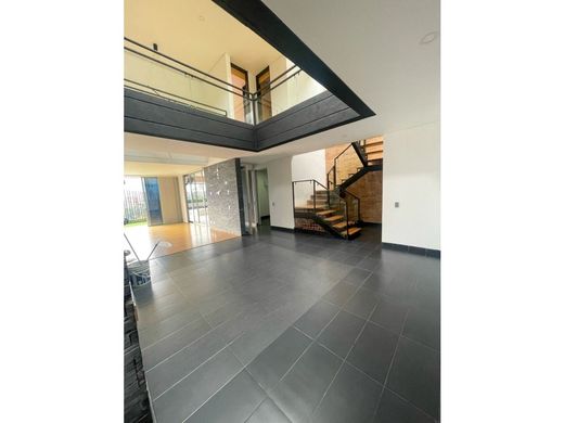 منزل ﻓﻲ Envigado, Departamento de Antioquia