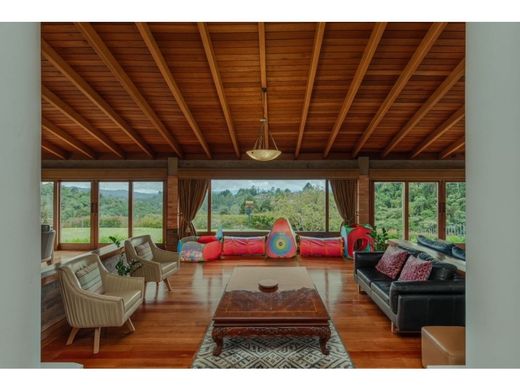 منزل ريفي ﻓﻲ Envigado, Departamento de Antioquia