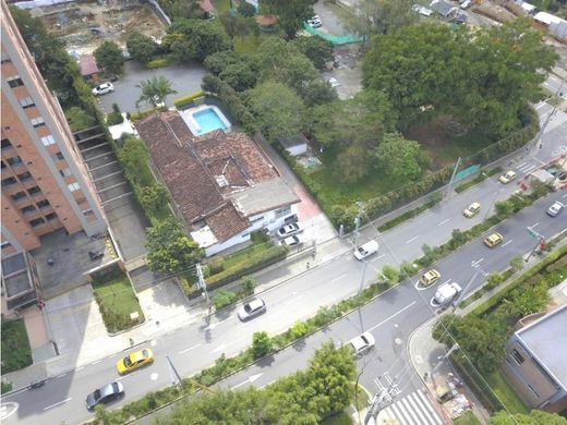 地皮  麦德林, Medellín