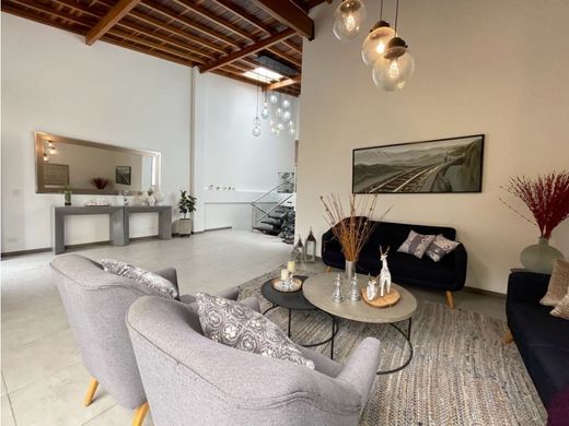 Maison de luxe à Sabaneta, La Estrella