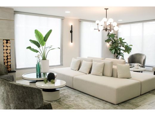 컨트리하우스 / Armenia, Quindío Department