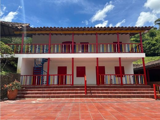 ‏בתים כפריים או חוות ב  Girardota, Departamento de Antioquia