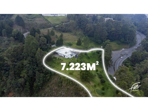 أرض ﻓﻲ ميديلين, Medellín