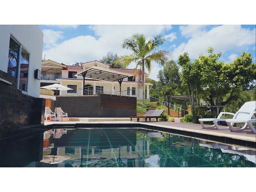 منزل ريفي ﻓﻲ Guarne, Departamento de Antioquia