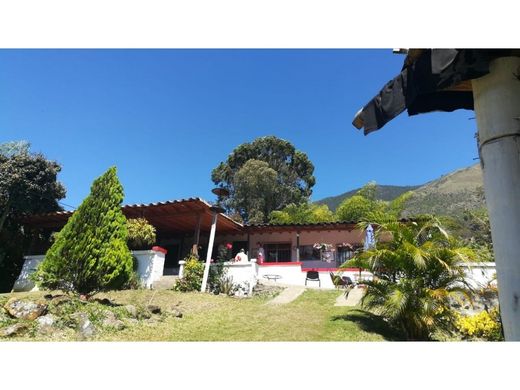 Ρουστίκ ή αγροικία σε Bello, Departamento de Antioquia