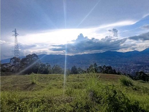 ‏קרקע ב  מדיין
, Medellín