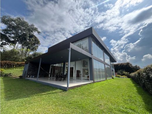 منزل ﻓﻲ Envigado, Departamento de Antioquia