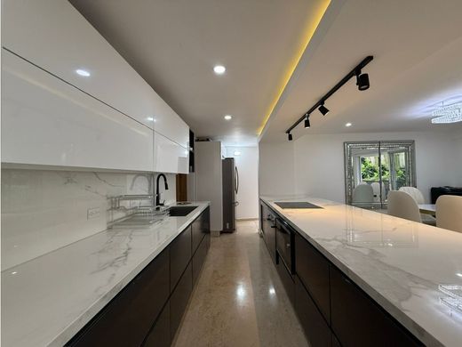 Πολυτελή κατοικία σε Μεδεγίν, Medellín