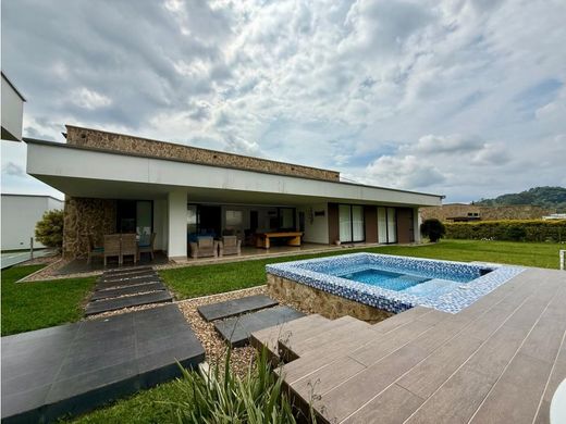 컨트리하우스 / Armenia, Quindío Department