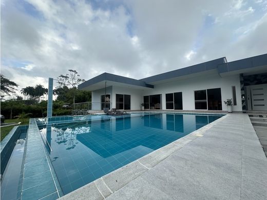 Cortijo o casa de campo en Palestina, Departamento de Caldas