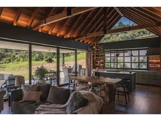 منزل ﻓﻲ Envigado, Departamento de Antioquia