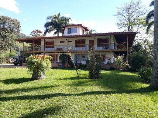 Quinta rústica - Abejorral, Departamento de Antioquia