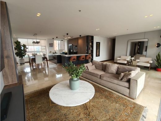 Apartment / Etagenwohnung in Medellín, Departamento de Antioquia