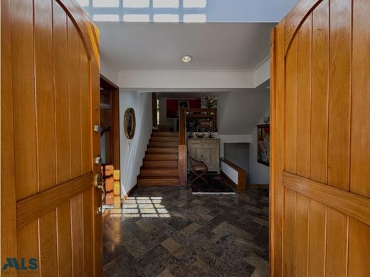 منزل ﻓﻲ Envigado, Departamento de Antioquia