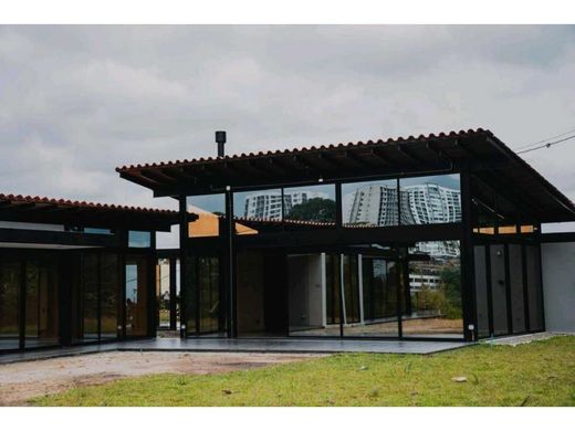 컨트리하우스 / Circasia, Quindío Department