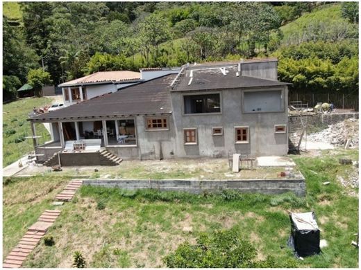 منزل ريفي ﻓﻲ Envigado, Departamento de Antioquia