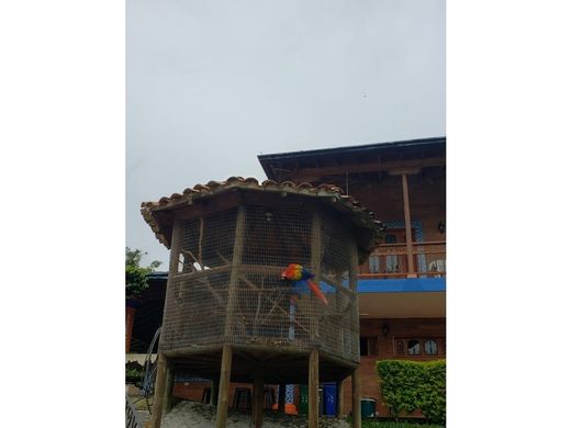 Girardota, Departamento de Antioquiaのカントリー風またはファームハウス