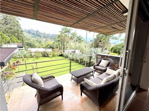 منزل ريفي ﻓﻲ Envigado, Departamento de Antioquia