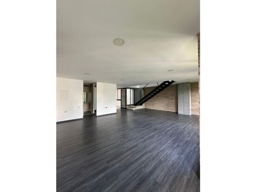 مكتب ﻓﻲ ميديلين, Medellín