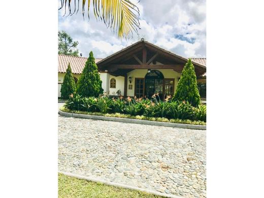 منزل ريفي ﻓﻲ Envigado, Departamento de Antioquia