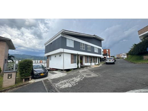 Загородный Дом, Перейра, Pereira