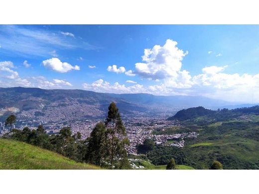 ﻣﻨﺰﻝ ﺭﻳﻔﻲ/ ﺑﻴﺖ ﻤﺰﺭﻋﺔ ﻓﻲ Bello, Departamento de Antioquia