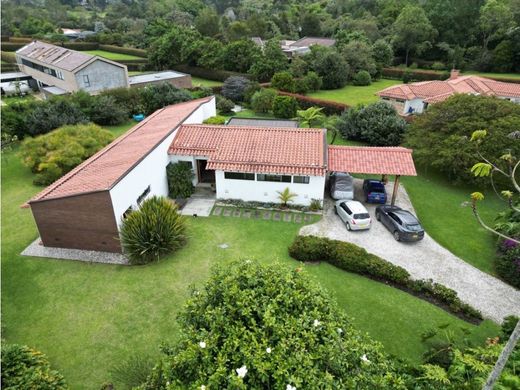 컨트리하우스 / La Ceja, Departamento de Antioquia