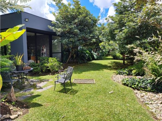 منزل ﻓﻲ Envigado, Departamento de Antioquia