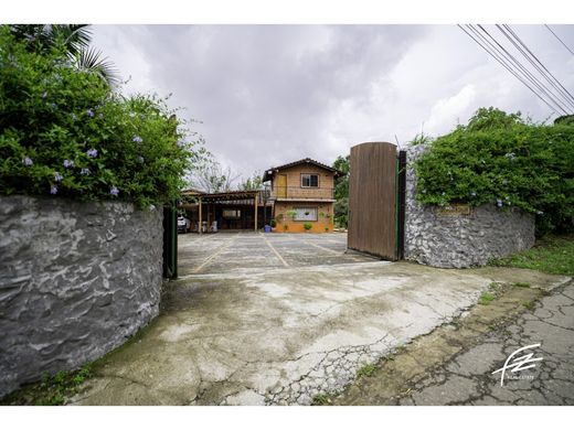 ﻣﻨﺰﻝ ﺭﻳﻔﻲ/ ﺑﻴﺖ ﻤﺰﺭﻋﺔ ﻓﻲ Rionegro, Departamento de Antioquia