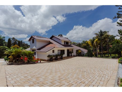 Загородный Дом, Медельин, Medellín