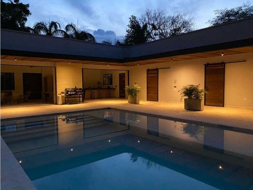 ﻣﻨﺰﻝ ﺭﻳﻔﻲ/ ﺑﻴﺖ ﻤﺰﺭﻋﺔ ﻓﻲ Sopetrán, Liborina