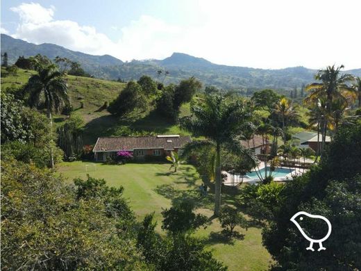 ‏בתים כפריים או חוות ב  Girardota, Departamento de Antioquia