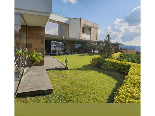 منزل ﻓﻲ Envigado, Departamento de Antioquia