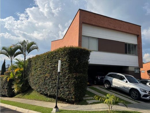 منزل ﻓﻲ Envigado, Departamento de Antioquia