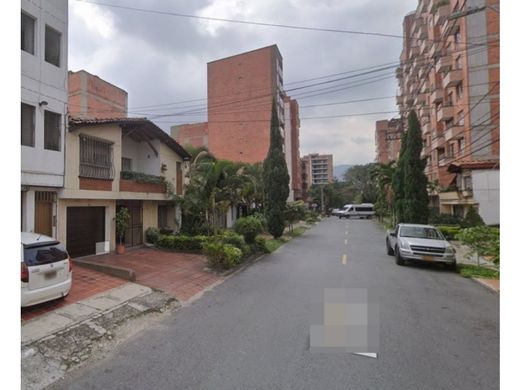 メデリン, Medellínの土地