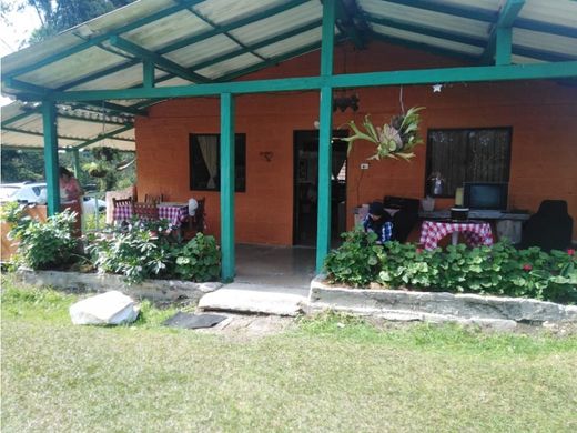 Ferme à Medellín, Departamento de Antioquia