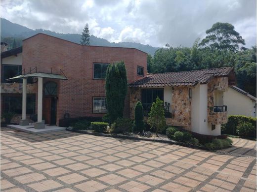 컨트리하우스 / Envigado, Departamento de Antioquia
