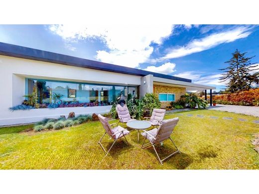 منزل ﻓﻲ Envigado, Departamento de Antioquia