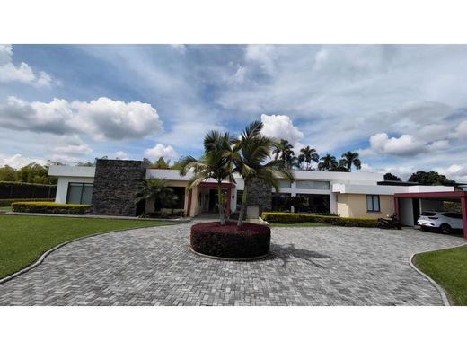 컨트리하우스 / Armenia, Quindío Department