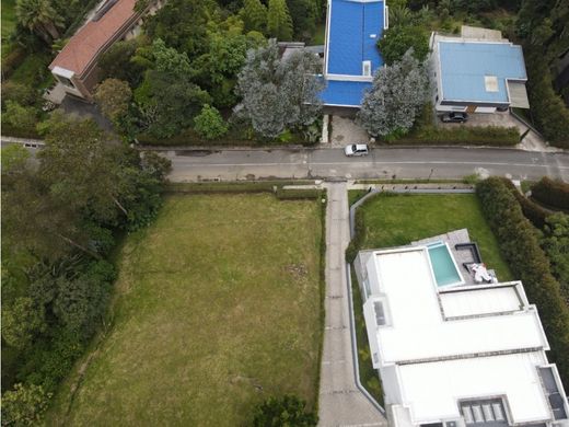 أرض ﻓﻲ ميديلين, Medellín